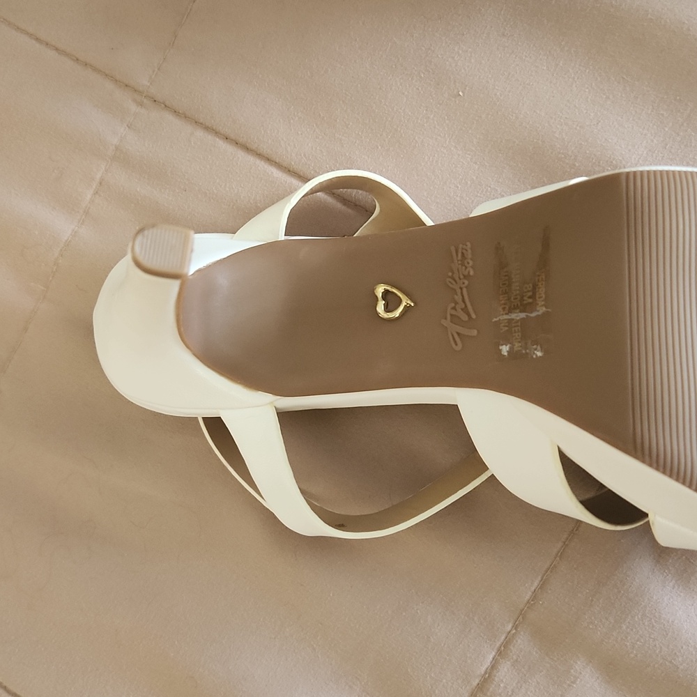 Shoes - Picture 3 of 4